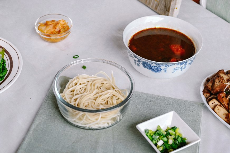 賈以食日-秘製紅燒牛肉麵：手工私房食譜，一碗來自父親的愛與溫暖，充滿記憶溫暖留香的味道 /常溫食品/牛肉麵推薦 @女子的休假計劃