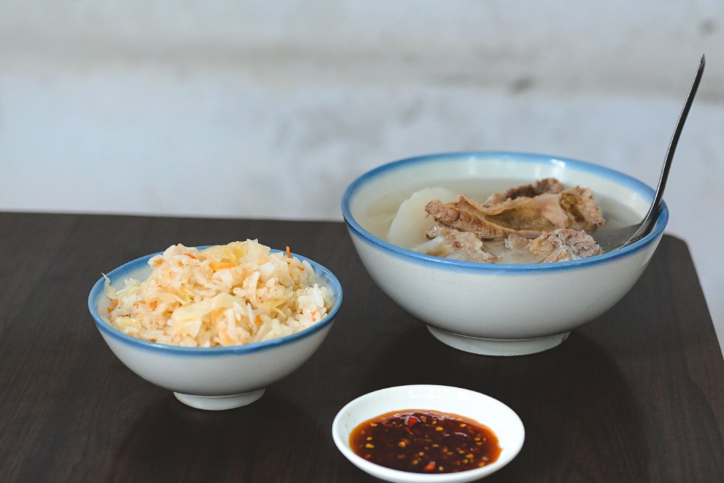 灶頂原汁排骨湯高麗菜飯：米其林必比登推薦，延三夜市大橋頭站/外帶 @女子的休假計劃