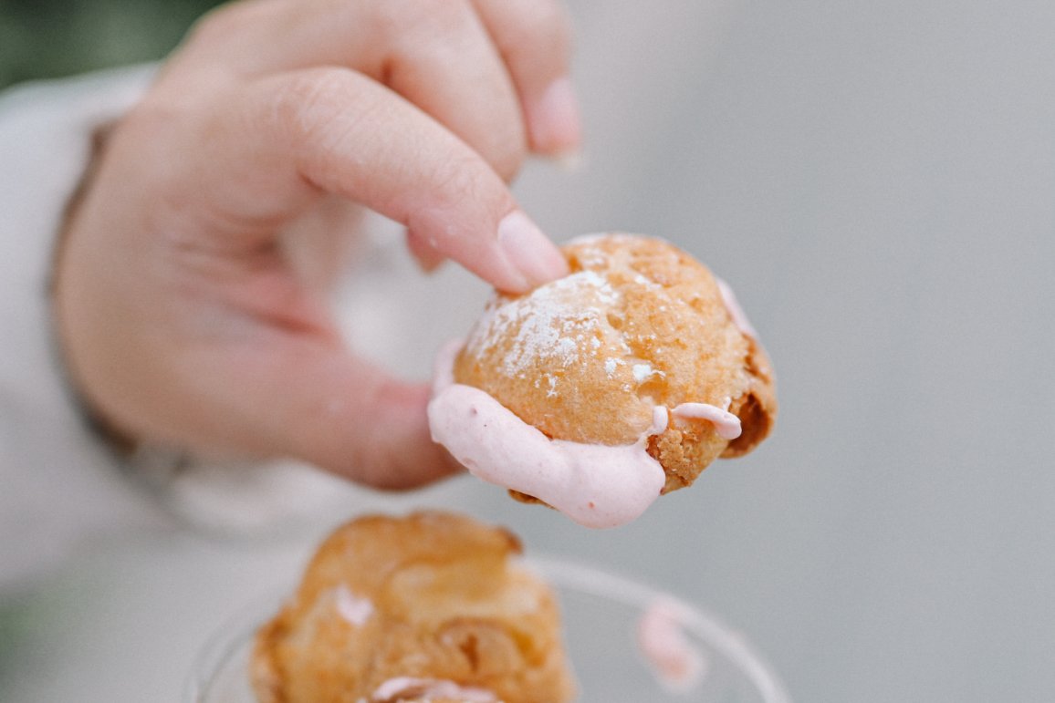 BEARD PAPA 日式泡芙工房：季節限定款會爆漿的草莓泡芙，下午茶點心/外帶 @女子的休假計劃