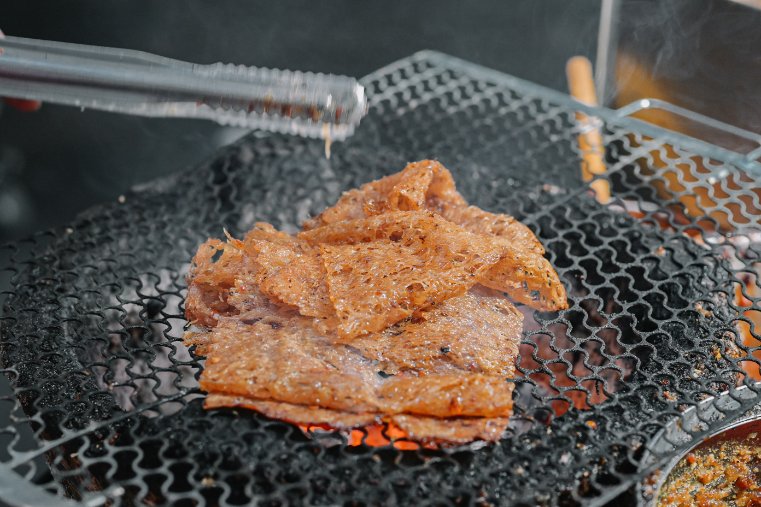 萬華阿嬌姨烤魷魚：傳統炭火燒烤魷魚攤/食尚玩家推薦 @女子的休假計劃