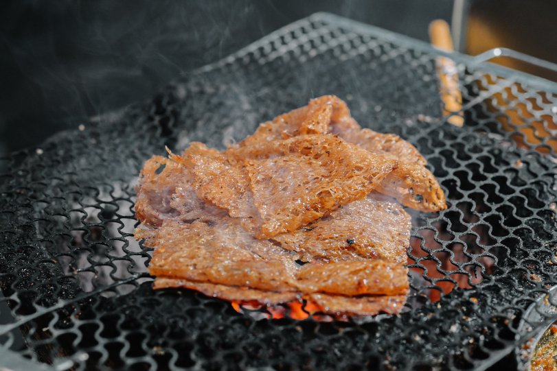 萬華阿嬌姨烤魷魚：傳統炭火燒烤魷魚攤/食尚玩家推薦 @女子的休假計劃