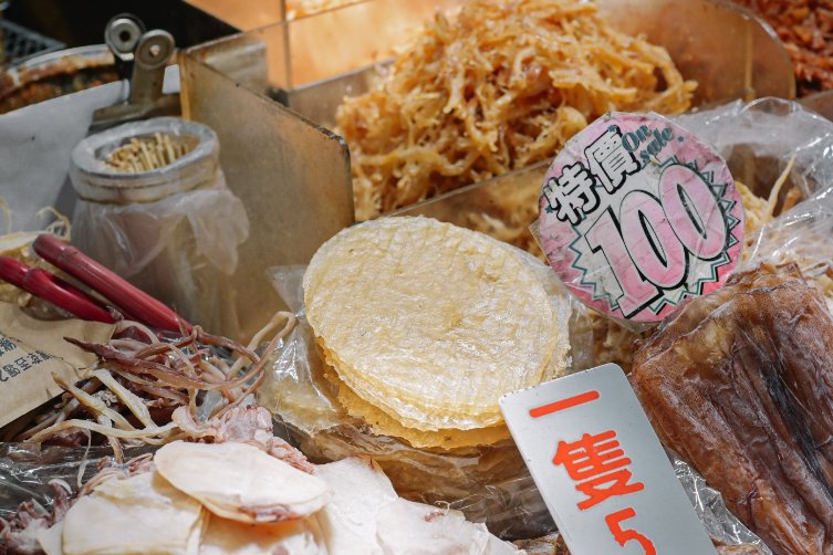 萬華阿嬌姨烤魷魚：傳統炭火燒烤魷魚攤/食尚玩家推薦 @女子的休假計劃