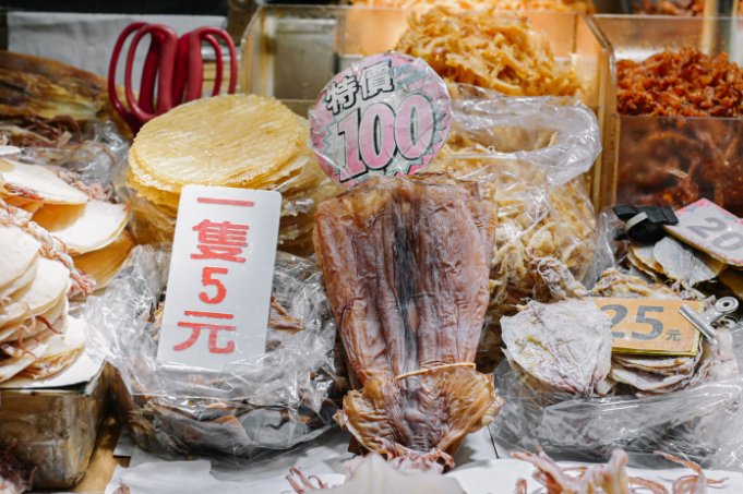 萬華阿嬌姨烤魷魚：傳統炭火燒烤魷魚攤/食尚玩家推薦 @女子的休假計劃