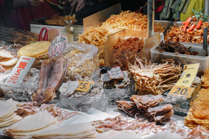 萬華阿嬌姨烤魷魚：傳統炭火燒烤魷魚攤/食尚玩家推薦 @女子的休假計劃