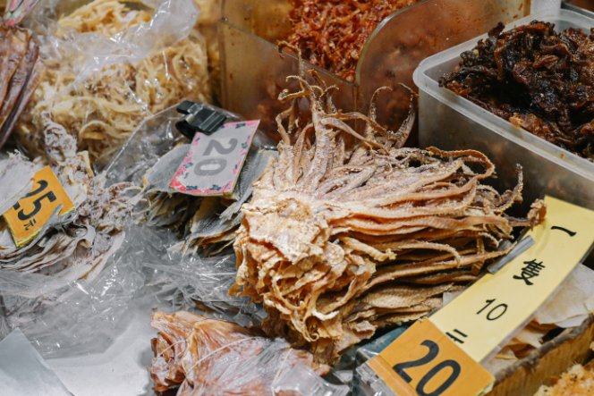 萬華阿嬌姨烤魷魚：傳統炭火燒烤魷魚攤/食尚玩家推薦 @女子的休假計劃