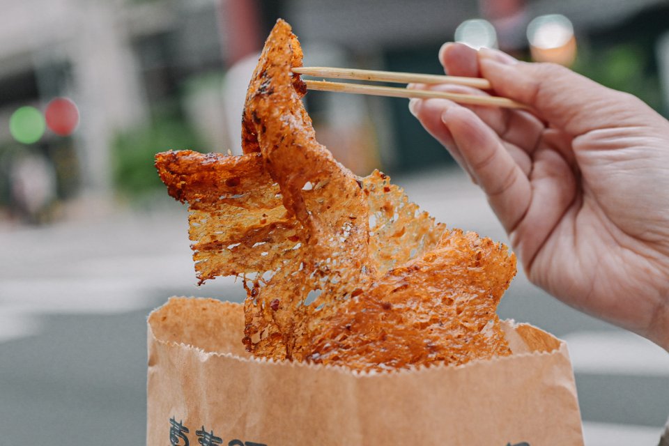 萬華阿嬌姨烤魷魚：傳統炭火燒烤魷魚攤/食尚玩家推薦 @女子的休假計劃