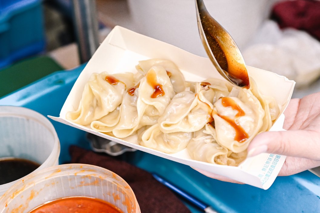 人氣蒸餃巷弄美食是許多在地人從小吃到大好味道/新莊美食/外帶 @女子的休假計劃