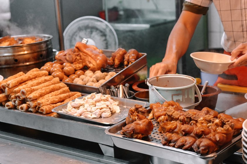 長腳麵食｜在地60年傳統古早味麵店，招牌必吃80元豬腳麵30元乾麵(菜單) @女子的休假計劃