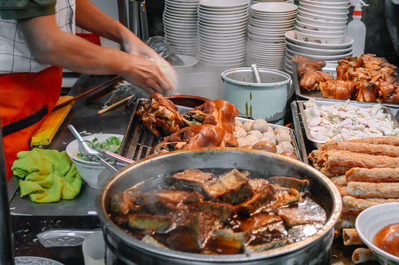 長腳麵食｜在地60年傳統古早味麵店，招牌必吃80元豬腳麵30元乾麵(菜單) @女子的休假計劃