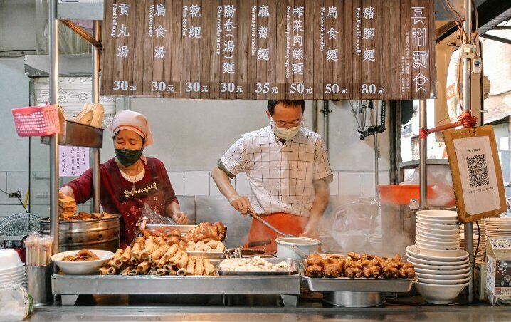 長腳麵食｜在地60年傳統古早味麵店，招牌必吃80元豬腳麵30元乾麵(菜單) @女子的休假計劃