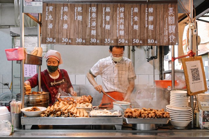 長腳麵食｜在地60年傳統古早味麵店，招牌必吃80元豬腳麵30元乾麵(菜單) @女子的休假計劃