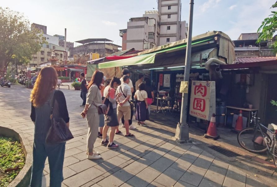 安東街肉圓｜東區彰化肉圓台北人氣排隊美食，忠孝復興站東區美食/外帶 @女子的休假計劃