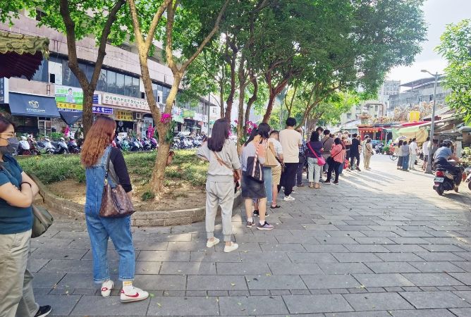 安東街肉圓｜東區彰化肉圓台北人氣排隊美食，忠孝復興站東區美食/外帶 @女子的休假計劃