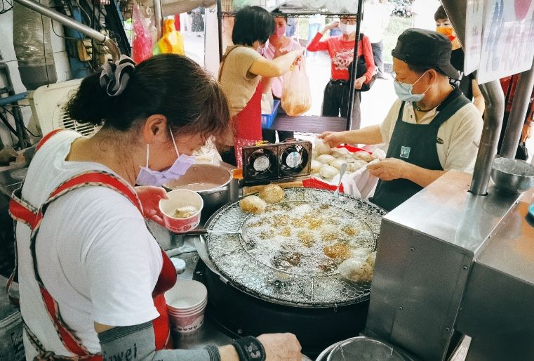 安東街肉圓｜東區彰化肉圓台北人氣排隊美食，忠孝復興站東區美食/外帶 @女子的休假計劃