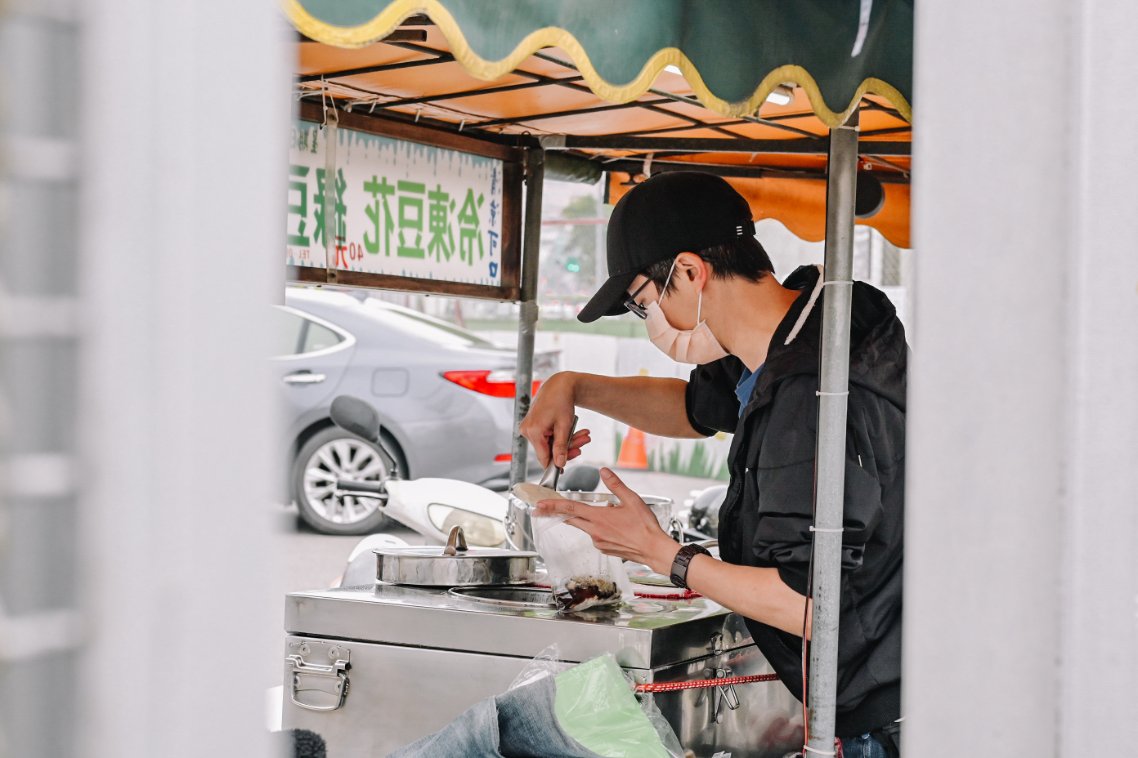 橋下阿泰豆花｜傳統古早味三輪車豆花，IG熱門打卡美食(外帶) @女子的休假計劃