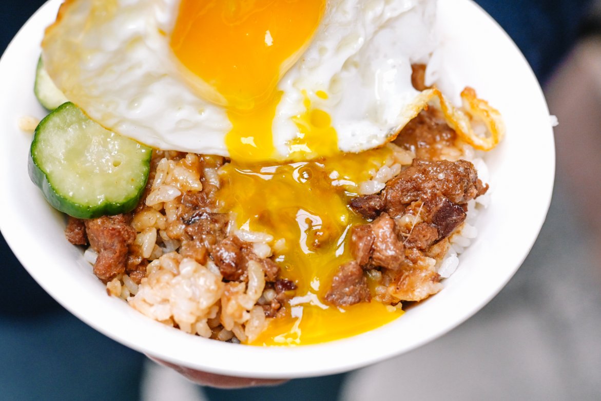 老牛牛肉燥飯｜牛到不行專賣店！牛燥飯、蔥油雞飯、牛肉麵都是必點 /遼寧夜市美食/南京復興站美食/外帶 @女子的休假計劃