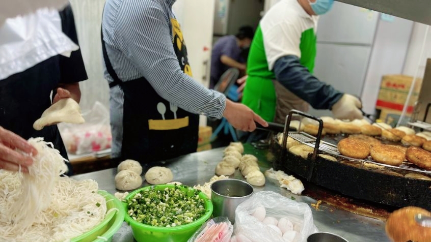 【台北美食】溫州街蘿蔔絲餅達人：台北師大必吃40年老店排隊美食/食尚玩家/外帶 @女子的休假計劃