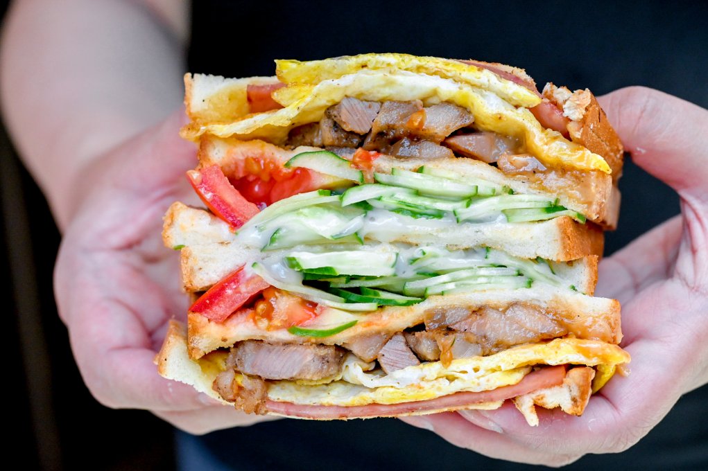 阿姊ㄟ店碳烤三明治，超澎湃巨大份量碳烤三明治70元就可以吃到(菜單) @女子的休假計劃