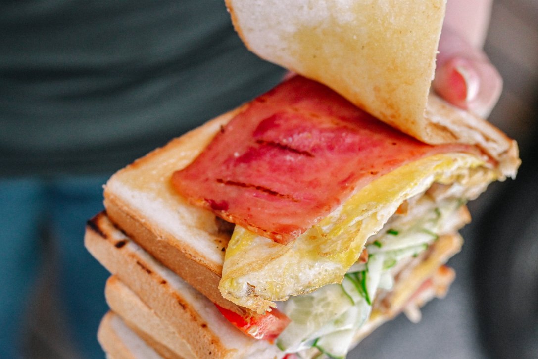 阿姊ㄟ店碳烤三明治，超澎湃巨大份量碳烤三明治70元就可以吃到(菜單) @女子的休假計劃