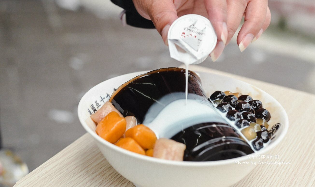 萬華林建發仙草冰八德店｜塊狀的仙草超過癮(菜單) @女子的休假計劃