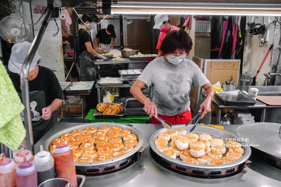 永安蔥油餅｜人氣排隊美食蔥油餅、豬肉餡餅都買十送一(菜單) @女子的休假計劃