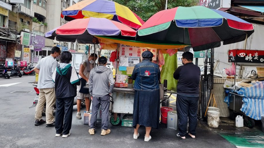 上順興香Q飯糰｜飯糰35元可免費加飯，隱藏版飯糰更美味(外帶) @女子的休假計劃