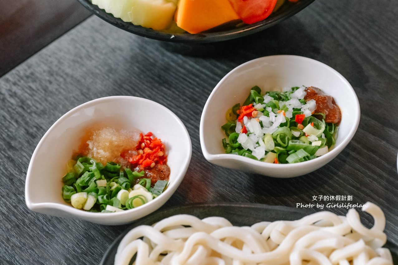 【高雄美食】舞古賀鍋物專門店，十錦海陸雙人套餐澎派又新鮮，菜盤換肉盤，生日月送肉盤，自助區冰品吃到飽喝到飽 @女子的休假計劃