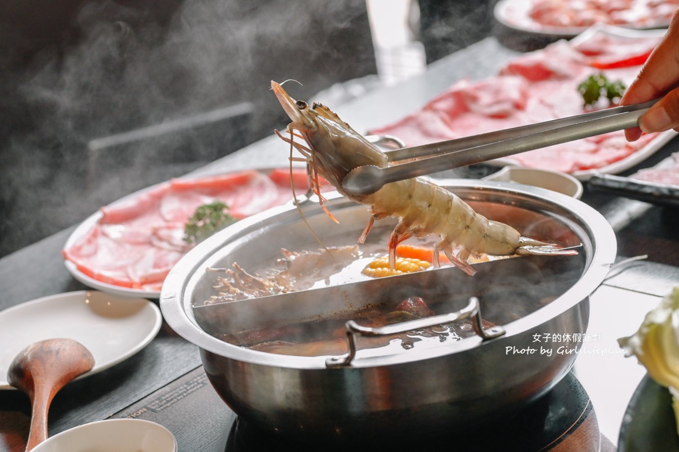 【高雄美食】舞古賀鍋物專門店，十錦海陸雙人套餐澎派又新鮮，菜盤換肉盤，生日月送肉盤，自助區冰品吃到飽喝到飽 @女子的休假計劃