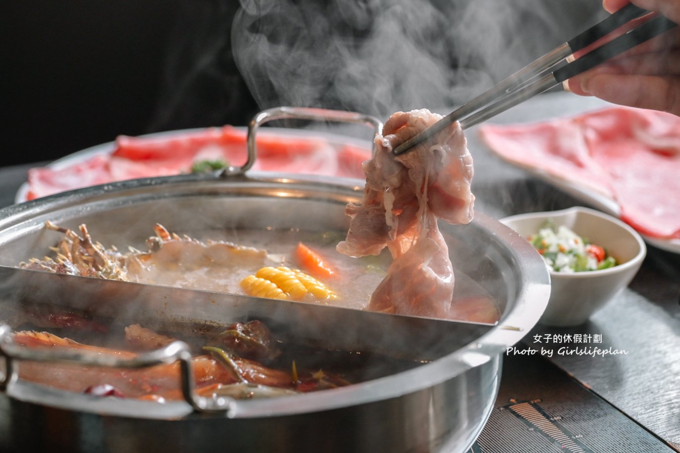 【高雄美食】舞古賀鍋物專門店，十錦海陸雙人套餐澎派又新鮮，菜盤換肉盤，生日月送肉盤，自助區冰品吃到飽喝到飽 @女子的休假計劃