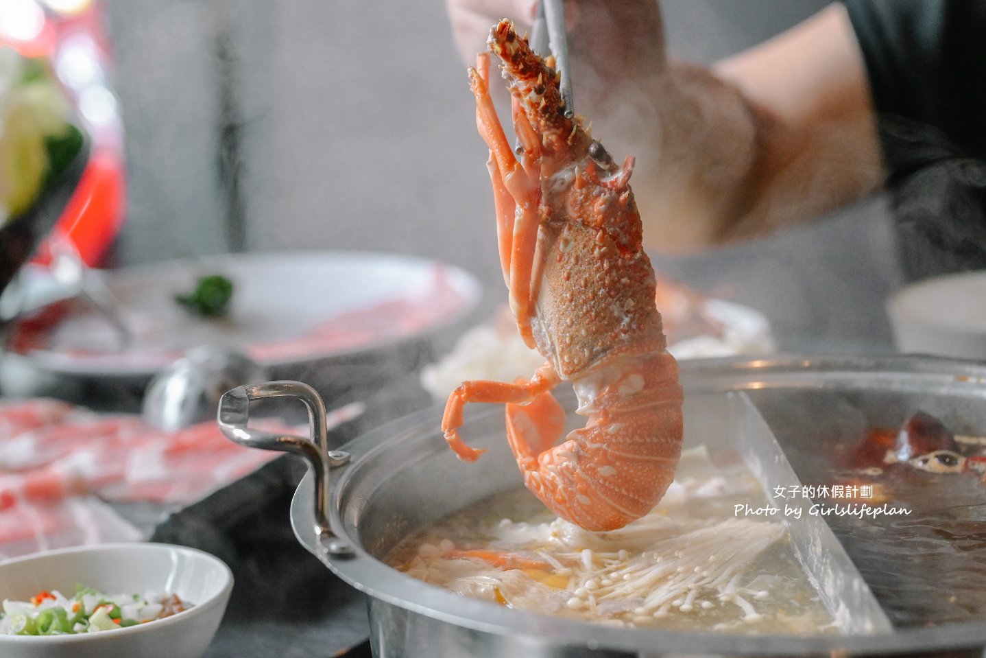 【高雄美食】舞古賀鍋物專門店，十錦海陸雙人套餐澎派又新鮮，菜盤換肉盤，生日月送肉盤，自助區冰品吃到飽喝到飽 @女子的休假計劃