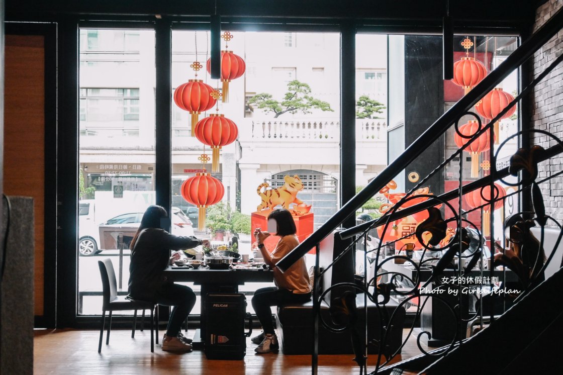 【高雄美食】舞古賀鍋物專門店，十錦海陸雙人套餐澎派又新鮮，菜盤換肉盤，生日月送肉盤，自助區冰品吃到飽喝到飽 @女子的休假計劃