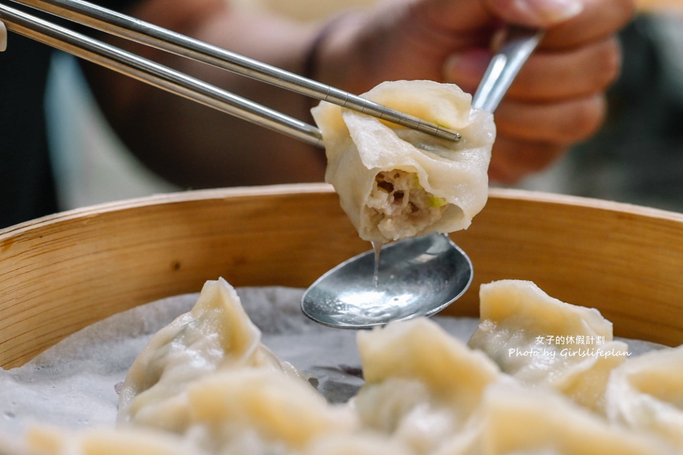 吉林蒸餃｜營業至凌晨吉林夜市美食(外帶) @女子的休假計劃