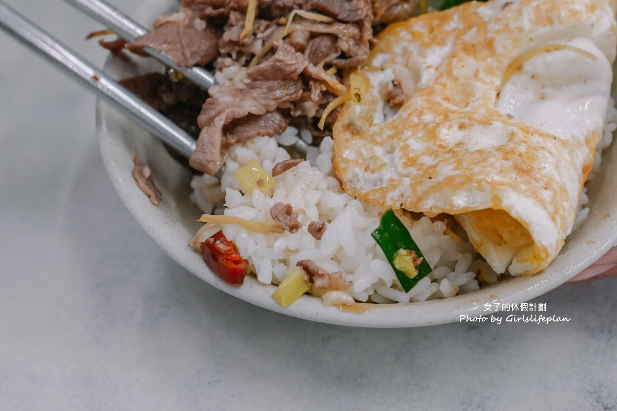 新莊羊肉榮｜人氣美食羊肉飯炒羊肉，蒜泥九層塔隨意加(外帶) @女子的休假計劃