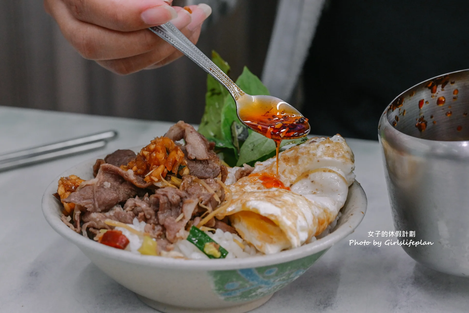 新莊羊肉榮｜人氣美食羊肉飯炒羊肉，蒜泥九層塔隨意加(外帶) @女子的休假計劃