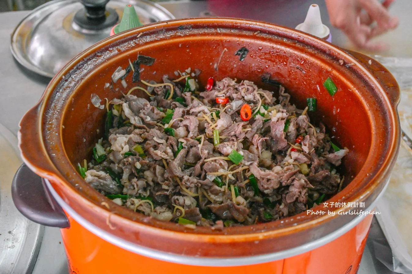 新莊羊肉榮｜人氣美食羊肉飯炒羊肉，蒜泥九層塔隨意加(外帶) @女子的休假計劃