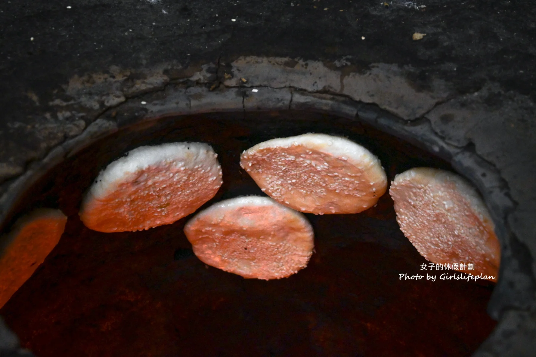 老鄉碳烤燒餅｜古法製作炭烤傳統缸爐燒餅25元(外帶) @女子的休假計劃