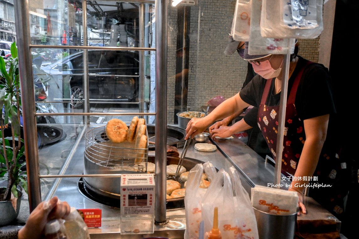 花蓮光復高麗菜煎餅｜在地人也大推板橋銅板美食(外帶) @女子的休假計劃