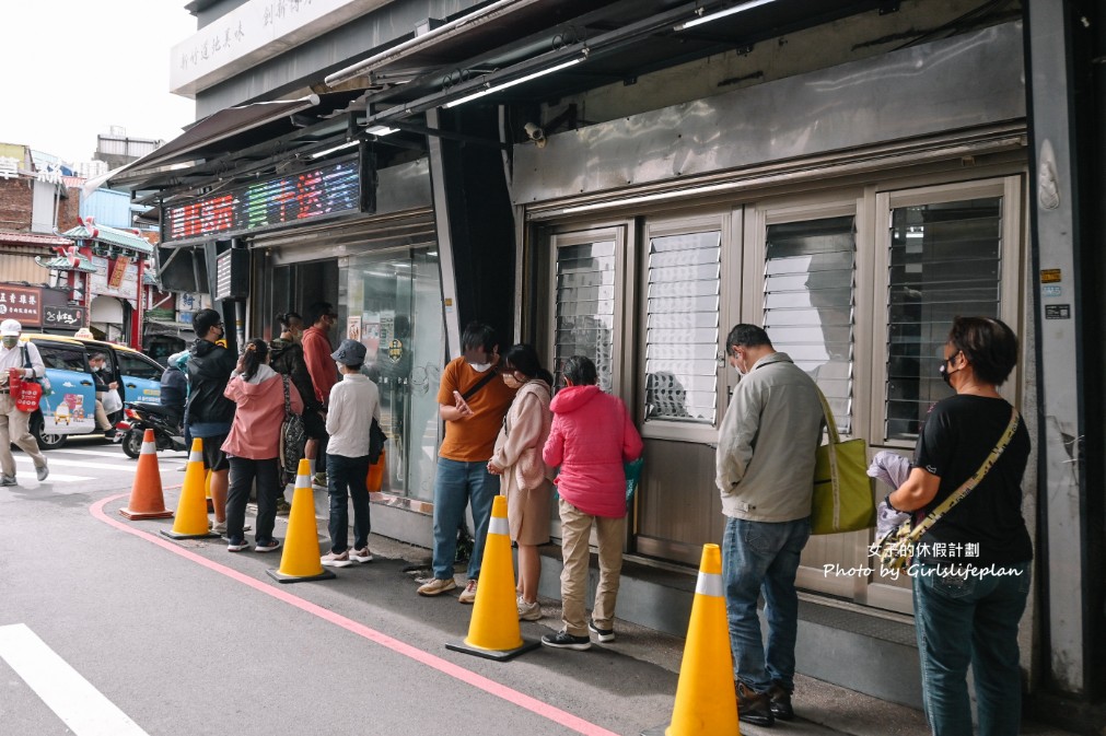 西大發｜買十送六排隊美食老麵包子(2024菜單) @女子的休假計劃