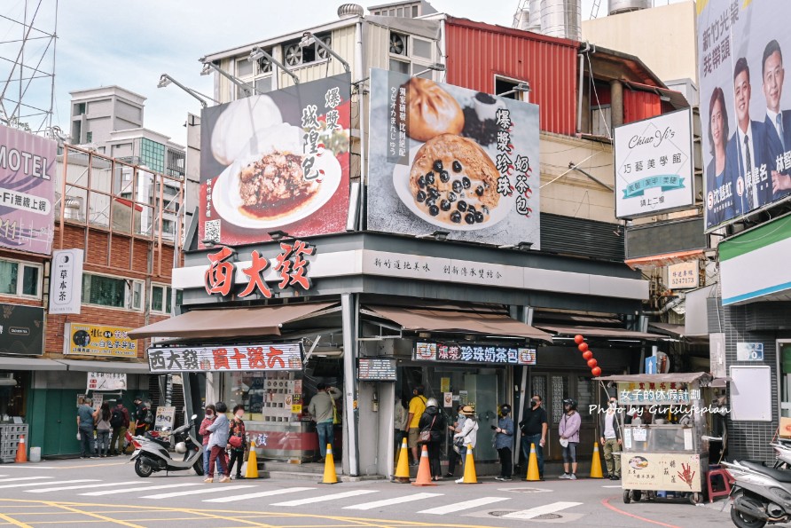 西大發｜買十送六排隊美食老麵包子(2024菜單) @女子的休假計劃