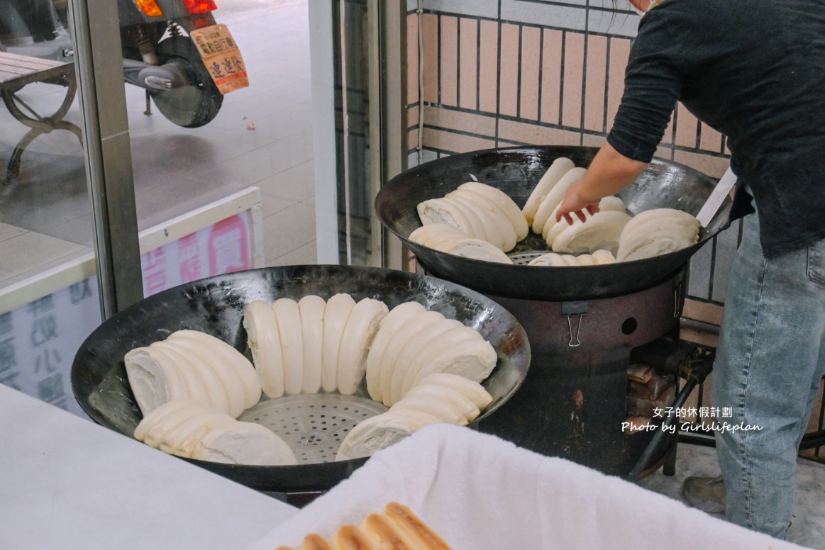 包記饅頭｜限量貼鍋饅頭最受歡迎，包子買10送一(菜單) @女子的休假計劃