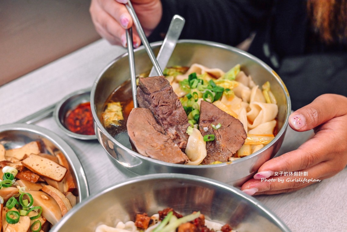 王艇長酢醬麵｜眷村美食，點了牛肉麵肉厚到像牛排麵(菜單) @女子的休假計劃