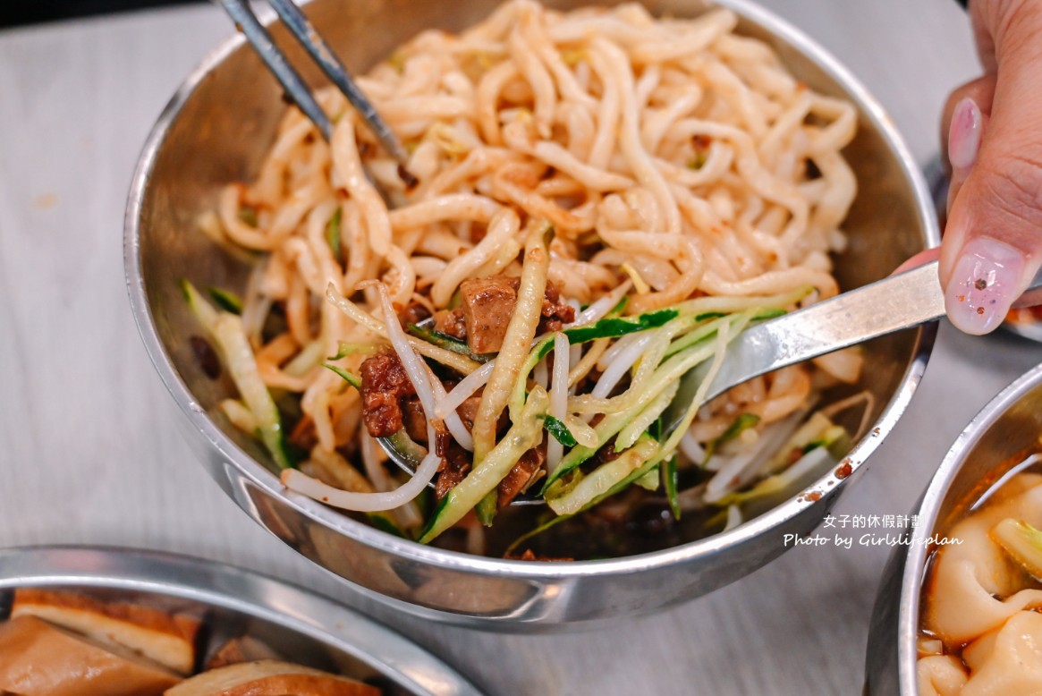 王艇長酢醬麵｜眷村美食，點了牛肉麵肉厚到像牛排麵(菜單) @女子的休假計劃