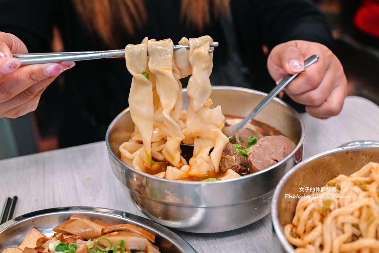 王艇長酢醬麵｜眷村美食，點了牛肉麵肉厚到像牛排麵(菜單) @女子的休假計劃