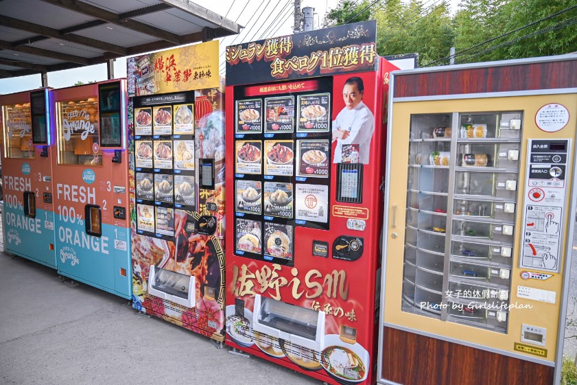 中古タイヤ市場相模原店｜快朝聖，全日本最強超過100台復古自動販賣機 @女子的休假計劃