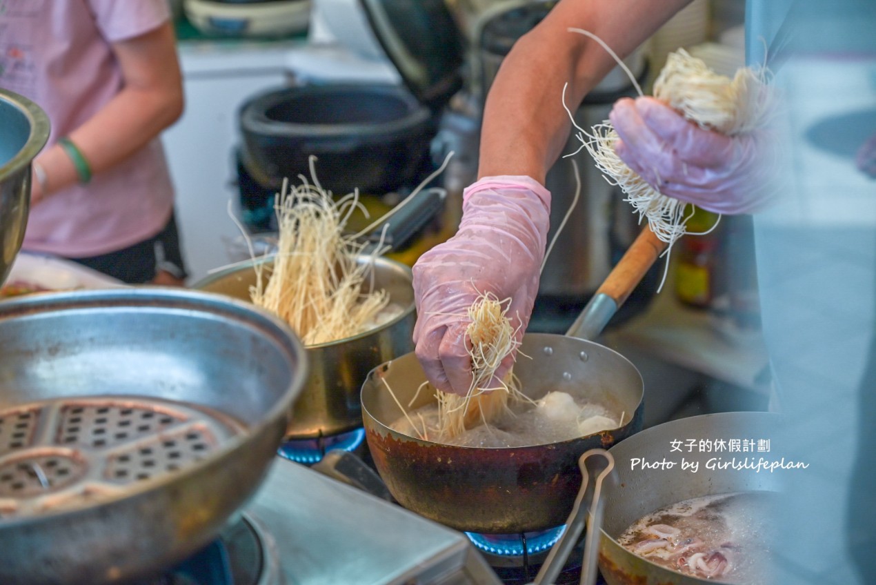 西河食堂｜超澎湃滿到看不到飯小卷鮮蚵肉燥飯人氣美食(菜單) @女子的休假計劃