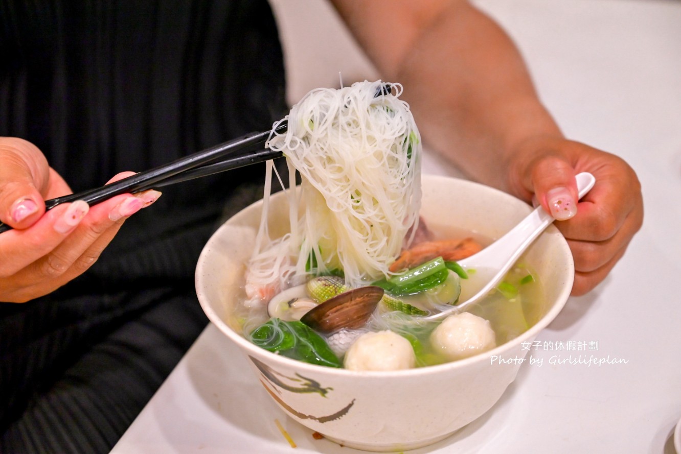 西河食堂｜超澎湃滿到看不到飯小卷鮮蚵肉燥飯人氣美食(菜單) @女子的休假計劃