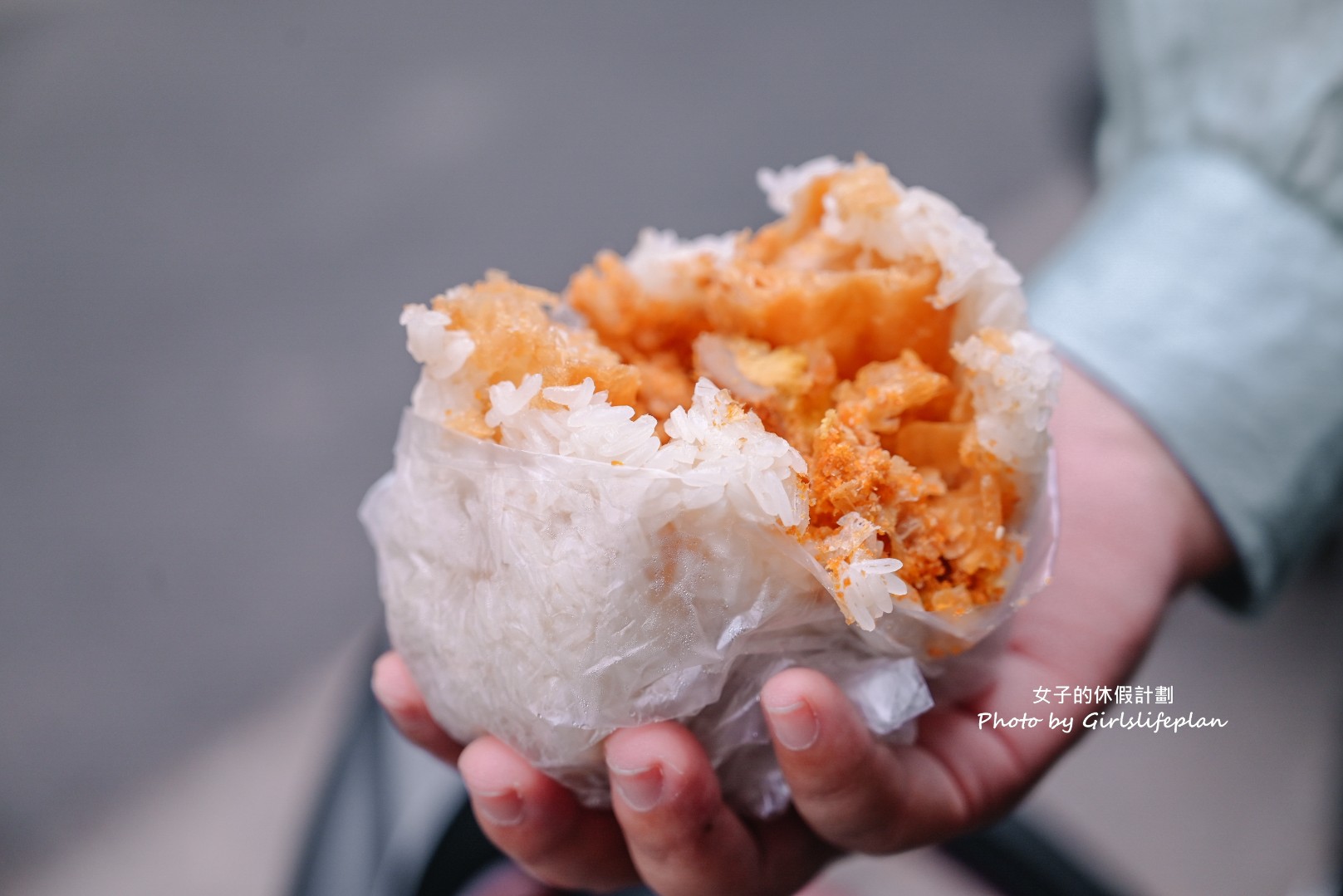 周家手握飯糰｜人潮沒停過在地人氣排隊美食(菜單) @女子的休假計劃