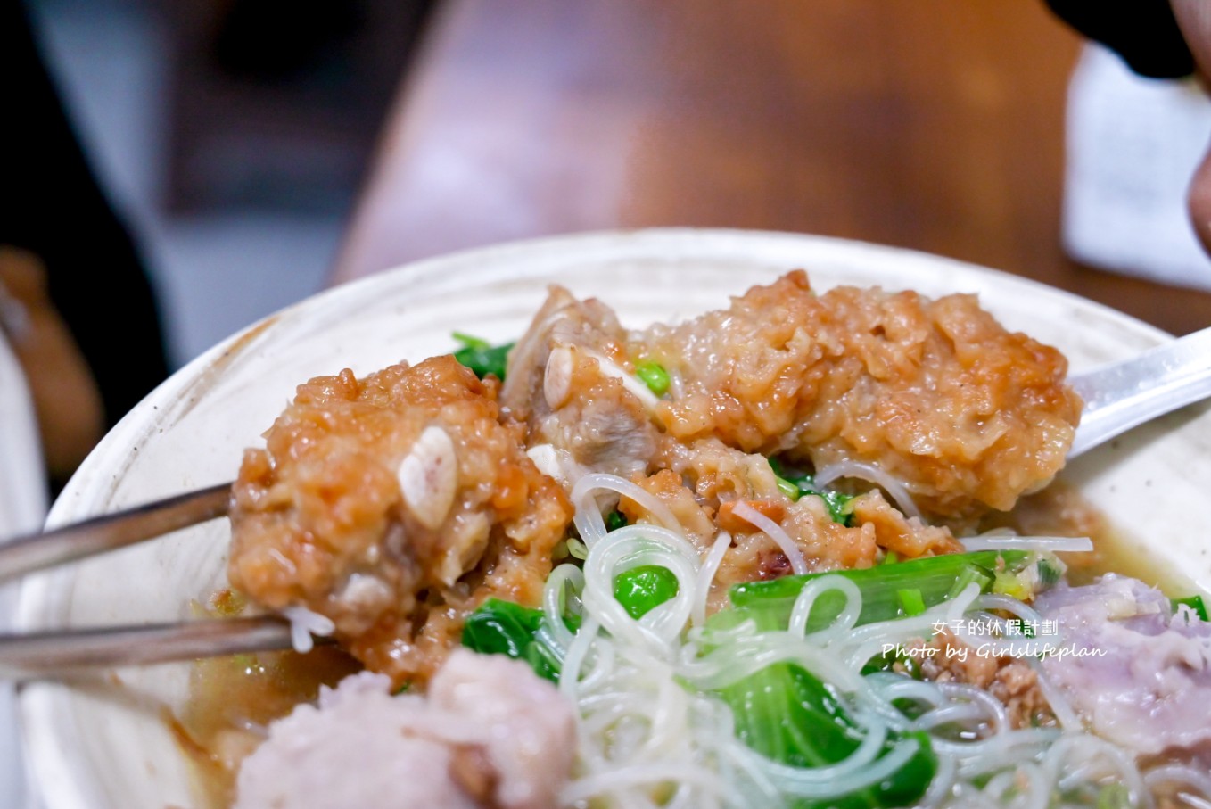 向上市場芋頭米粉｜在地無名麵店排隊美食，芋頭排骨酥麵最受歡迎(菜單) @女子的休假計劃