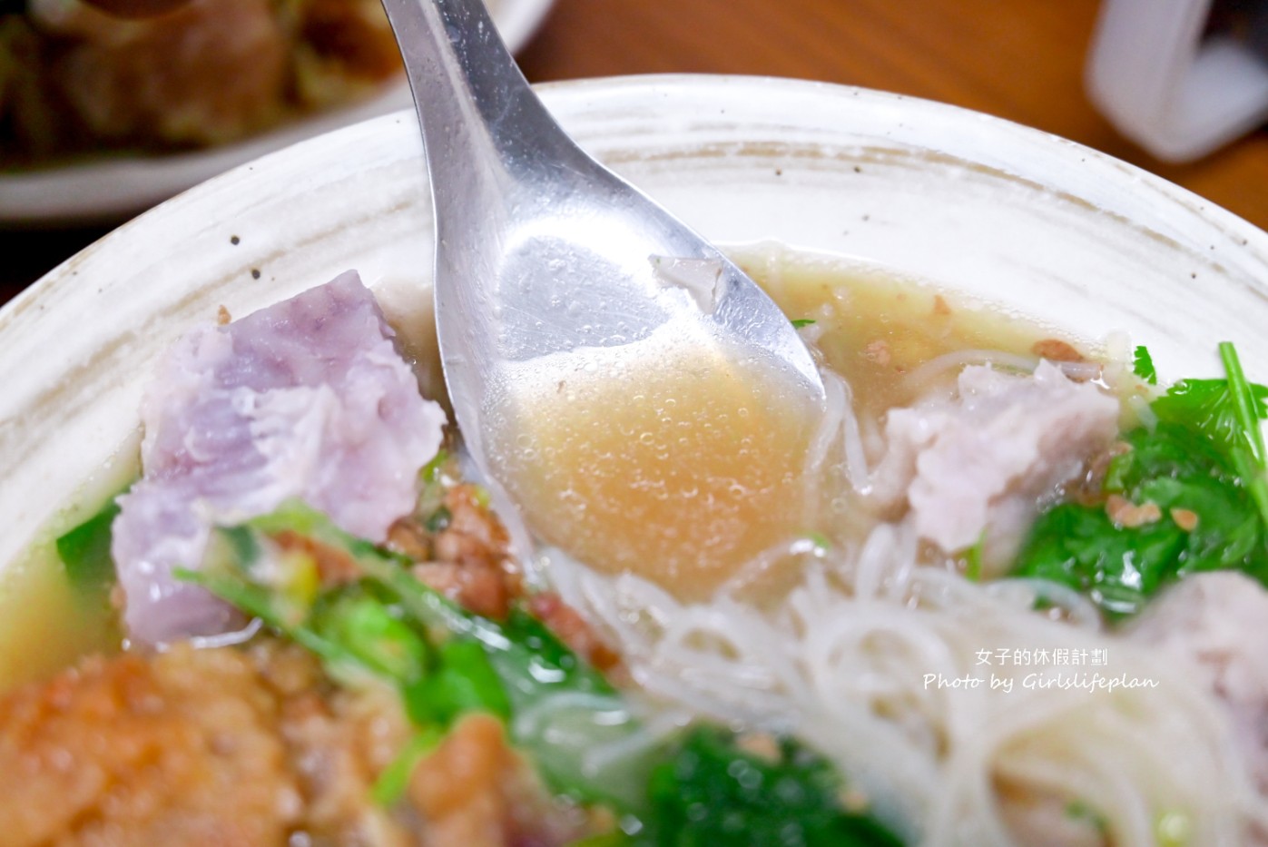 向上市場芋頭米粉｜在地無名麵店排隊美食，芋頭排骨酥麵最受歡迎(菜單) @女子的休假計劃