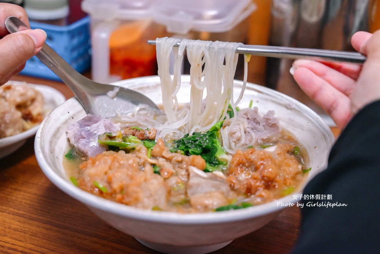 向上市場芋頭米粉｜在地無名麵店排隊美食，芋頭排骨酥麵最受歡迎(菜單) @女子的休假計劃